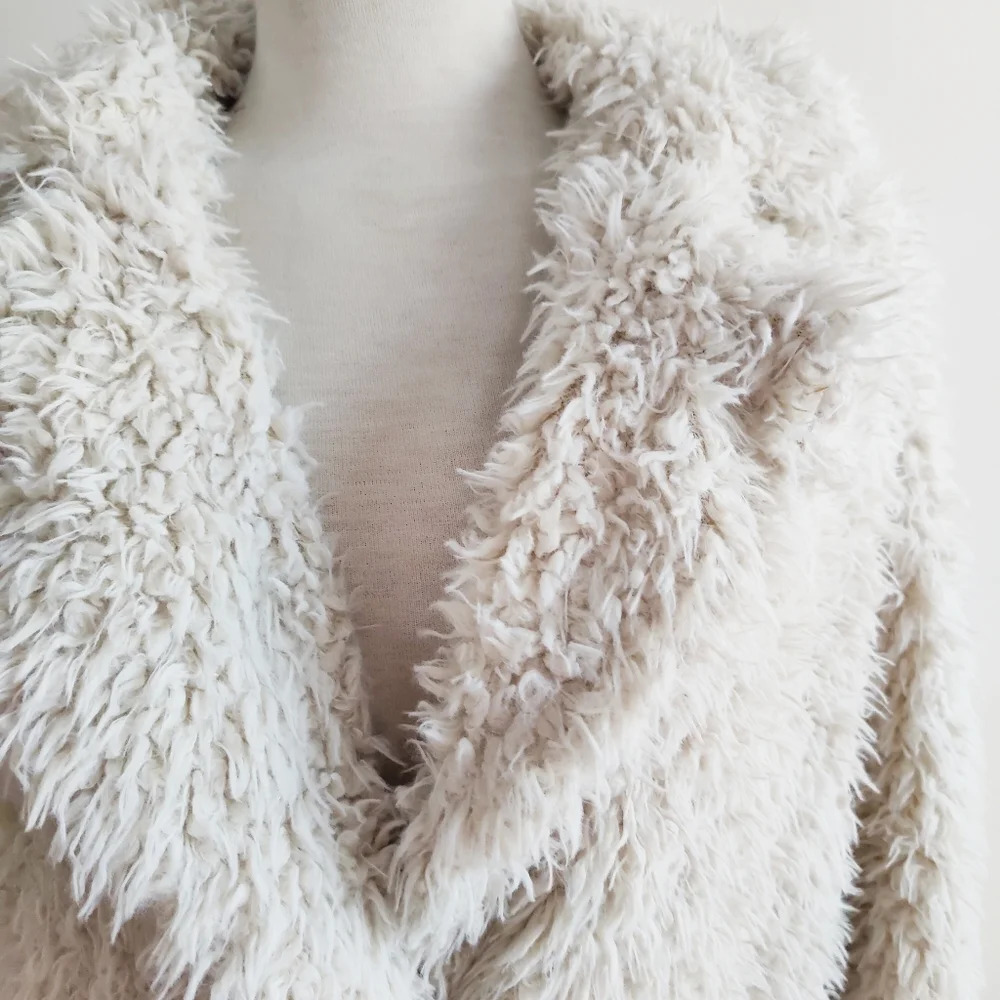 ¤ Warm & Cozy Furry Teddi Coat by Zara • Pockets • Cream Colored • Size Small - Picture 2 of 6